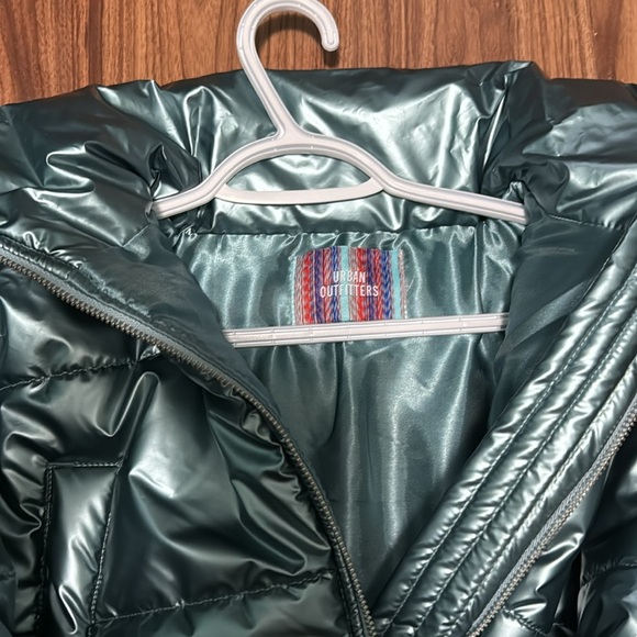 Urban Outfitters size small holographic crop puffer winter jacket - Picture 2 of 3